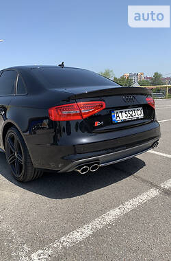 Седан Audi S4 2013 в Ивано-Франковске