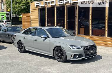 Седан Audi S4 2019 в Киеве