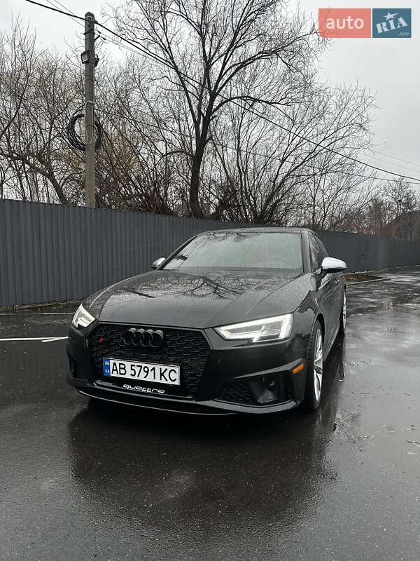 Седан Audi S4 2018 в Виннице