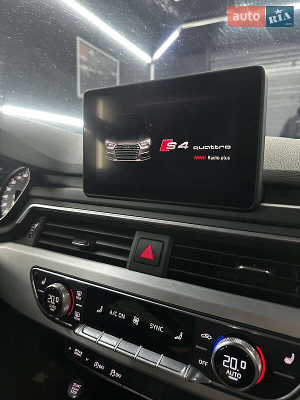 Седан Audi S4 2018 в Виннице