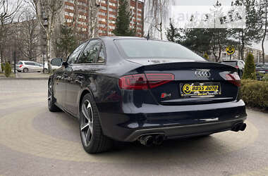 Седан Audi S4 2012 в 