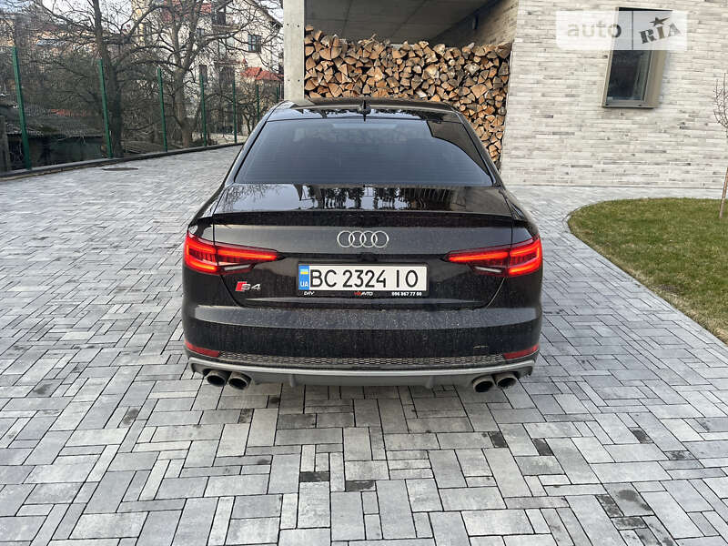 Седан Audi S4 2018 в Львове