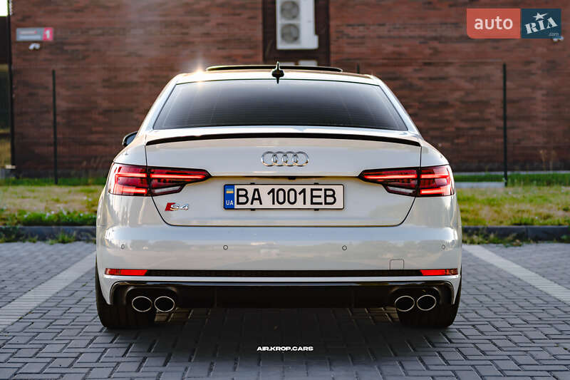Седан Audi S4 2018 в Киеве