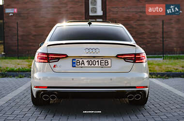 Седан Audi S4 2018 в 