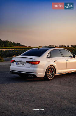 Седан Audi S4 2018 в 