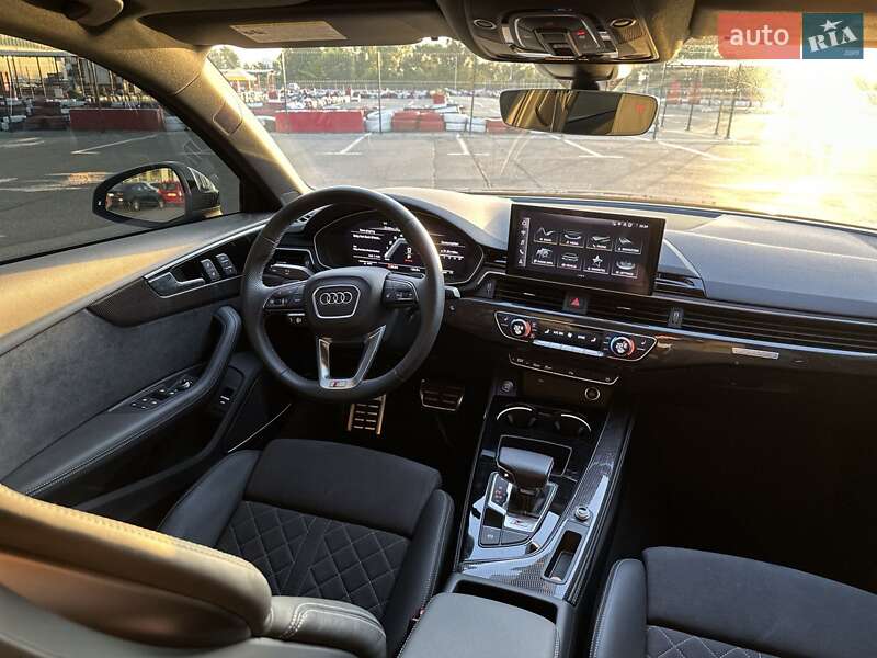 Седан Audi S4 2022 в Киеве