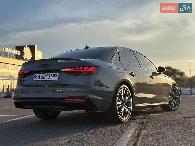 Седан Audi S4 2022 в Киеве