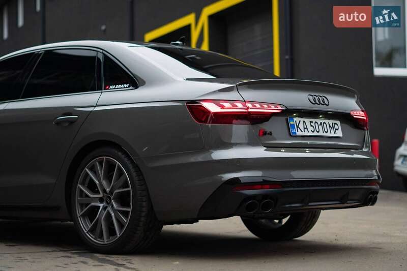 Седан Audi S4 2022 в Киеве