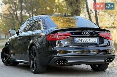 Седан Audi S4 2012 в 