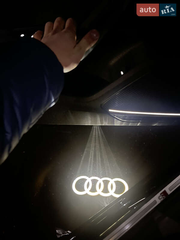Седан Audi S4 2020 в Чернівцях