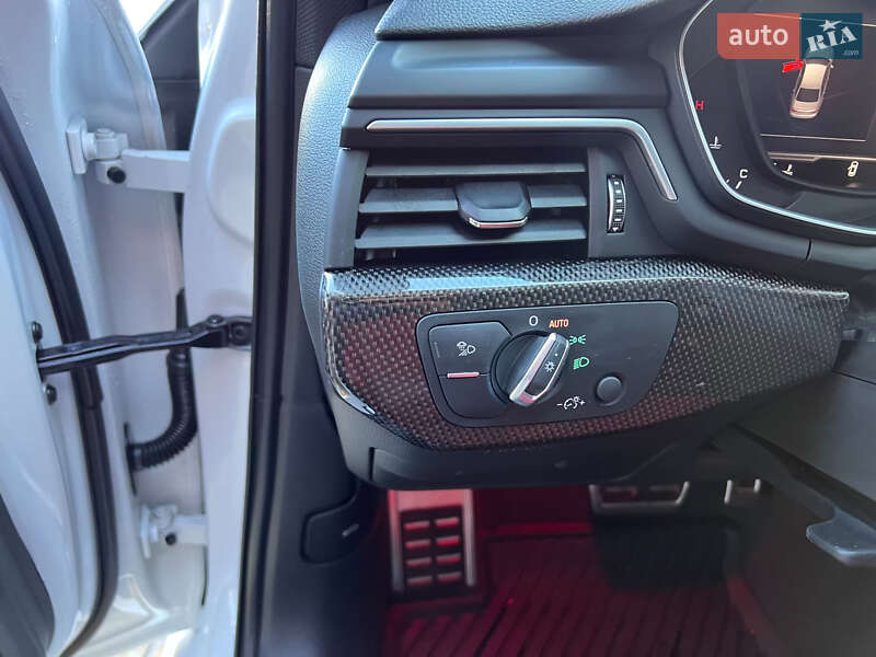 Седан Audi S4 2018 в Львове