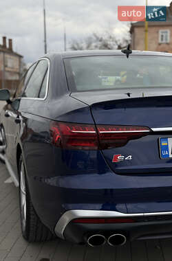 Седан Audi S4 2022 в 