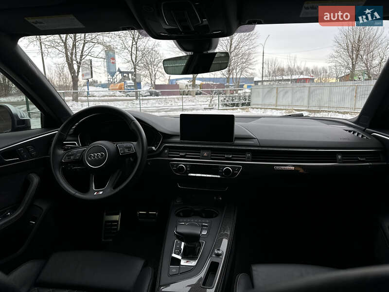 Седан Audi S4 2019 в Киеве