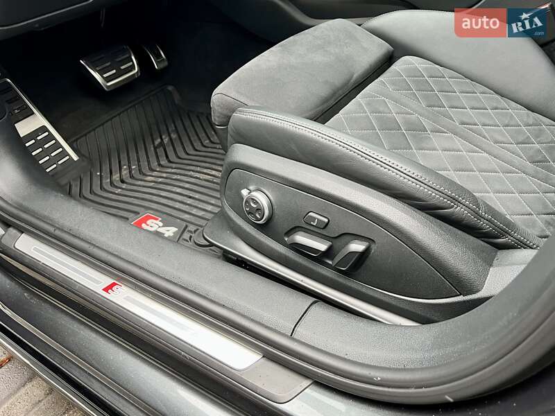 Седан Audi S4 2022 в Киеве