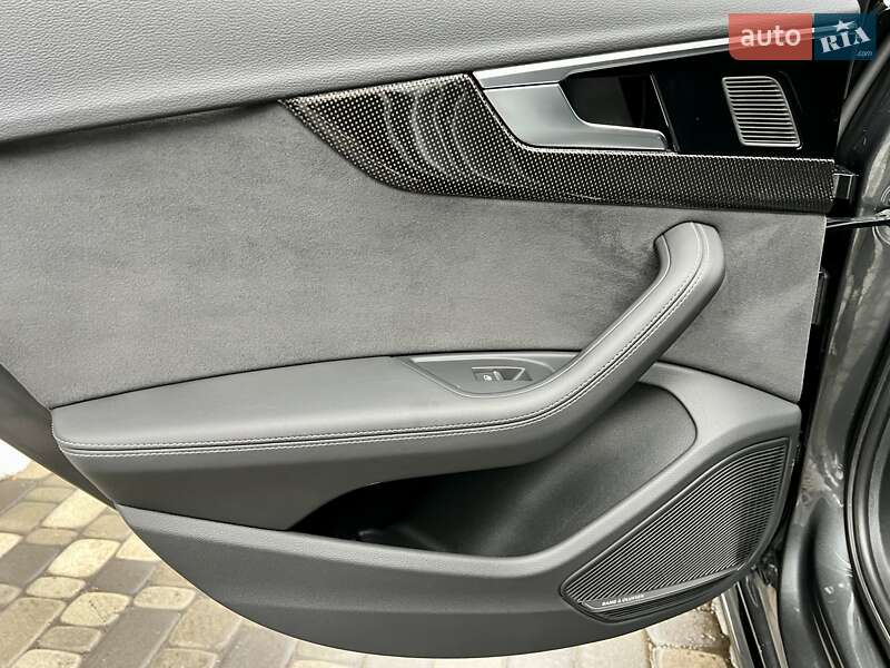 Седан Audi S4 2022 в Киеве