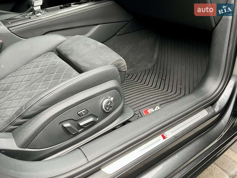 Седан Audi S4 2022 в Киеве
