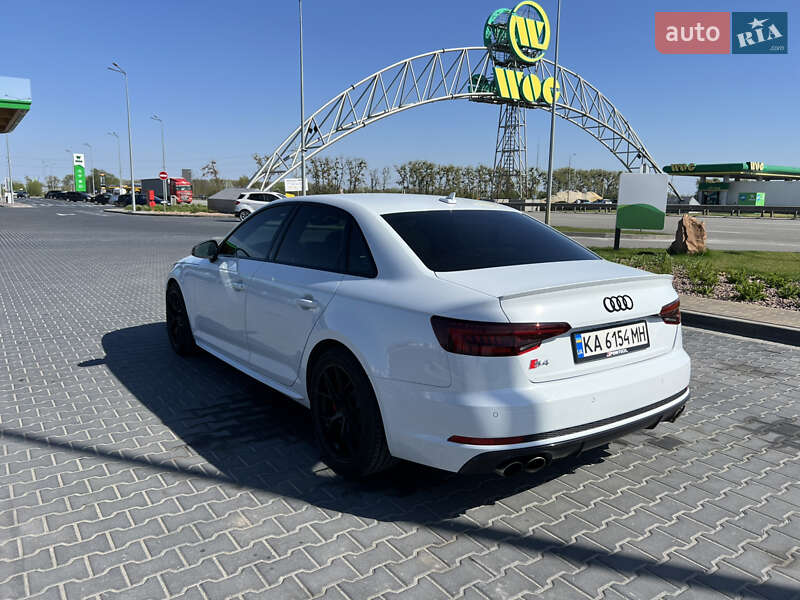 Седан Audi S4 2018 в 