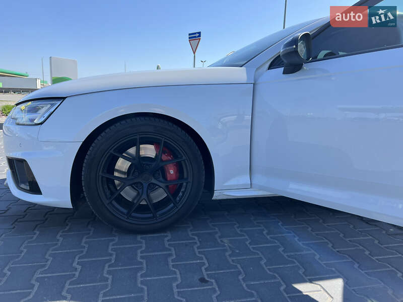 Седан Audi S4 2018 в Житомирі