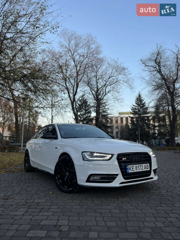Седан Audi S4 2012 в 