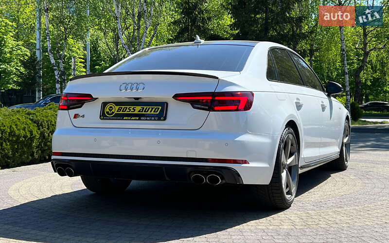 Седан Audi S4 2018 в Львове