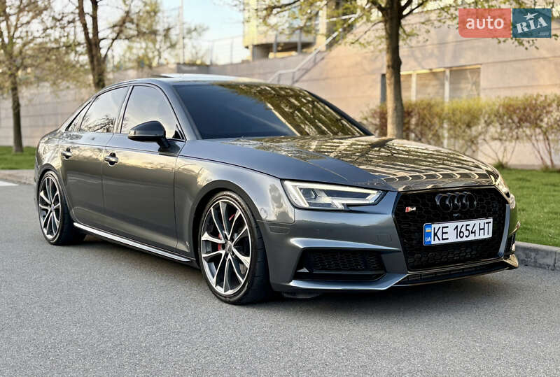 Седан Audi S4 2017 в Киеве
