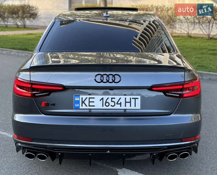 Седан Audi S4 2017 в Киеве