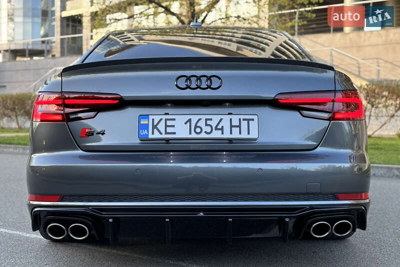Седан Audi S4 2017 в Киеве