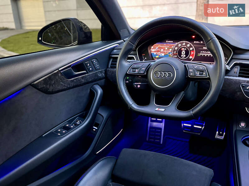Седан Audi S4 2017 в Киеве