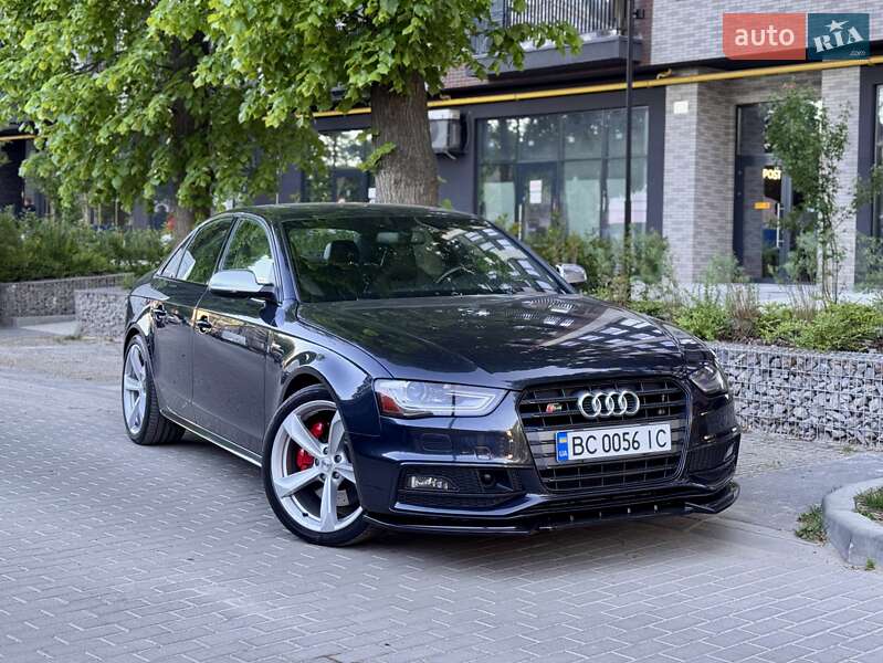 Седан Audi S4 2012 в 