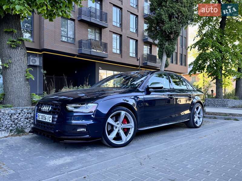 Седан Audi S4 2012 в Львове