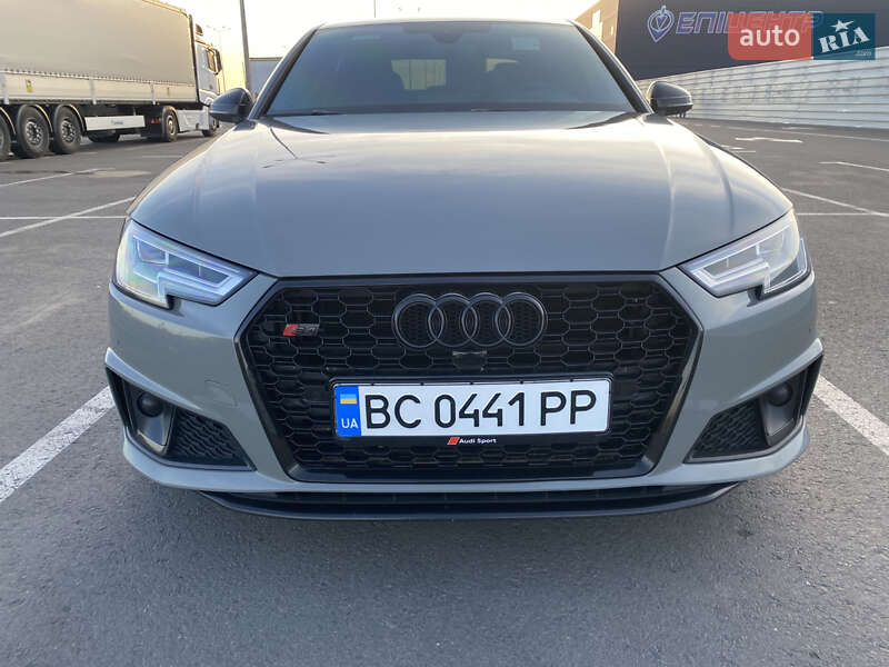 Седан Audi S4 2018 в 