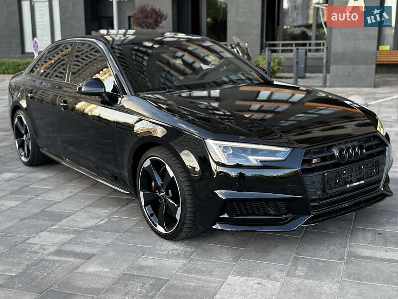 Седан Audi S4 2018 в Киеве