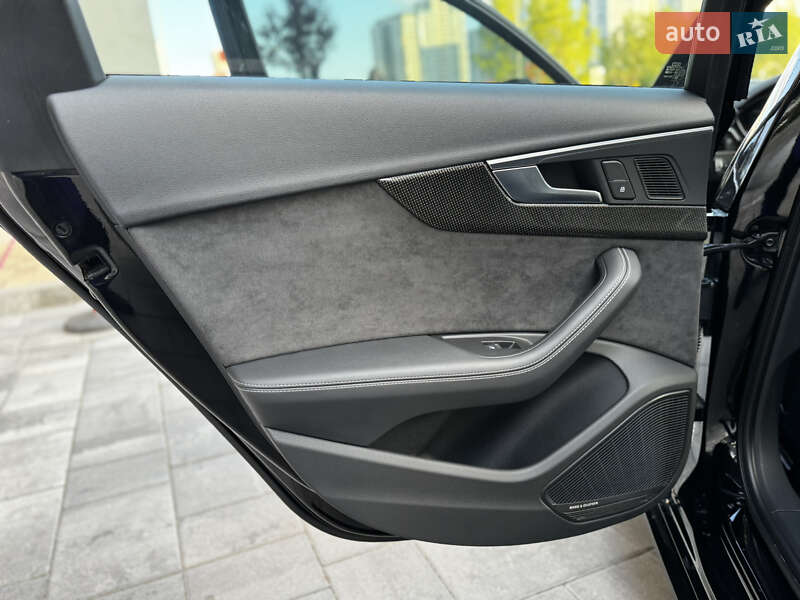 Седан Audi S4 2018 в Киеве