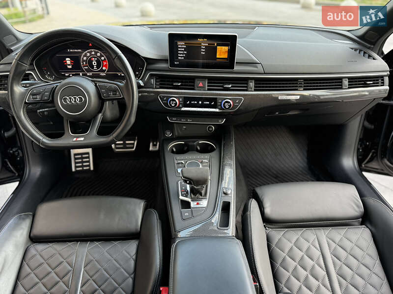 Седан Audi S4 2018 в Киеве