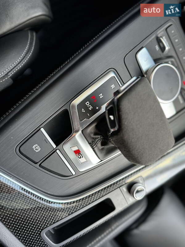 Седан Audi S4 2018 в Киеве