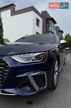 Седан Audi S4 2022 в 
