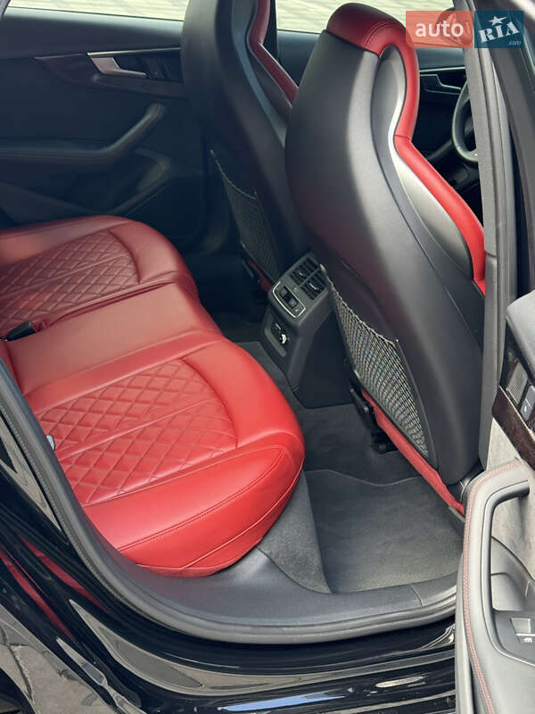 Седан Audi S4 2020 в Виннице