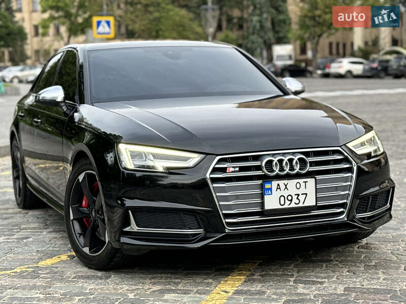 Седан Audi S4 2018 в Харкові