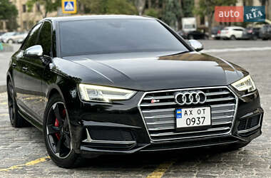 Седан Audi S4 2018 в 