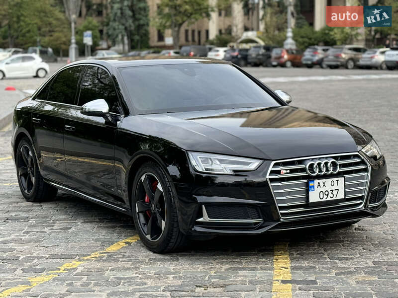 Седан Audi S4 2018 в Харкові