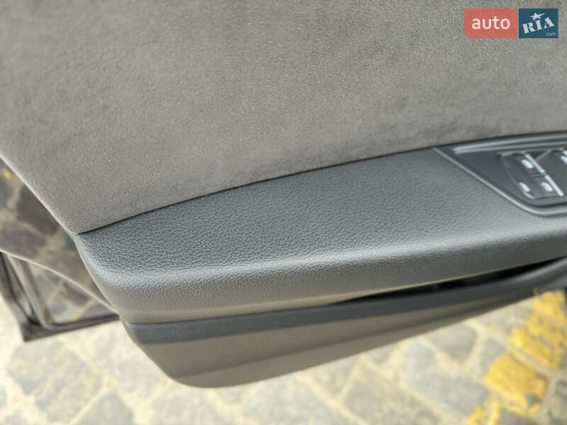 Седан Audi S4 2018 в Харкові