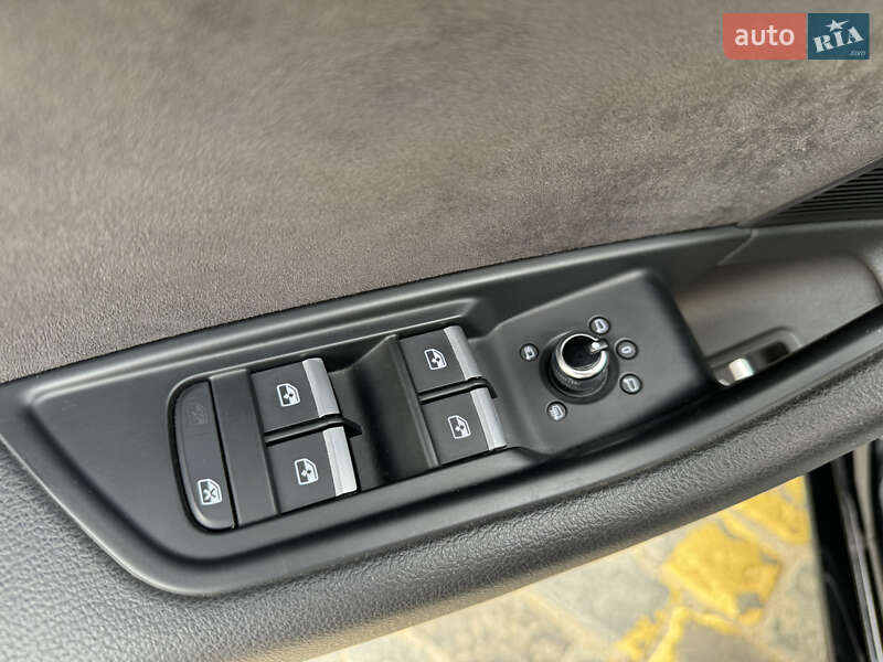 Седан Audi S4 2018 в Харкові