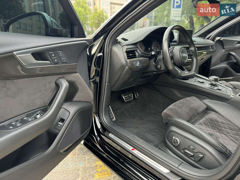 Седан Audi S4 2018 в Харкові