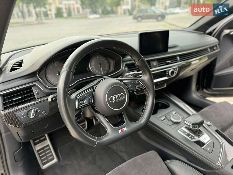 Седан Audi S4 2018 в Харкові