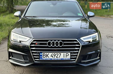 Седан Audi S4 2018 в 