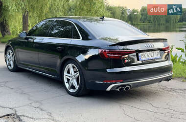 Седан Audi S4 2018 в 