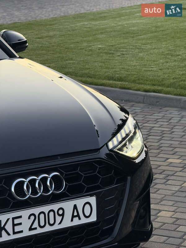 Седан Audi S4 2019 в 