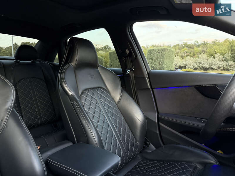 Седан Audi S4 2019 в Дніпрі