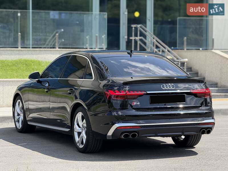 Седан Audi S4 2022 в Дніпрі
