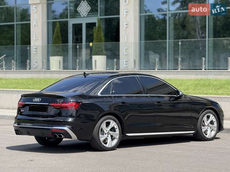 Седан Audi S4 2022 в Дніпрі